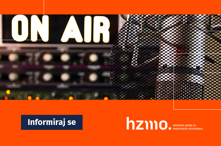 Ilustracija prikazuje studisjki mikrofon i natpis on air. Logo HZMO-a i natpis 